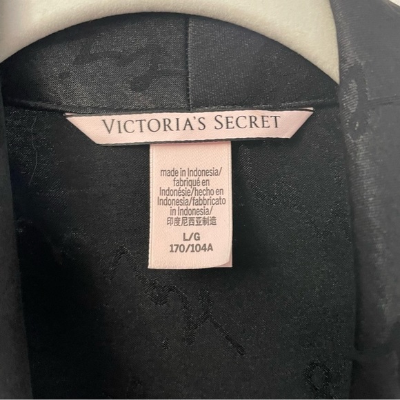 𝅺Victoria Secret Black Satin Robe with Ballet Pink Trim Women’s Lingerie - Picture 16 of 16